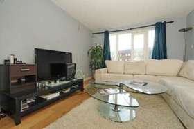 2 bedroom Flat for s...
